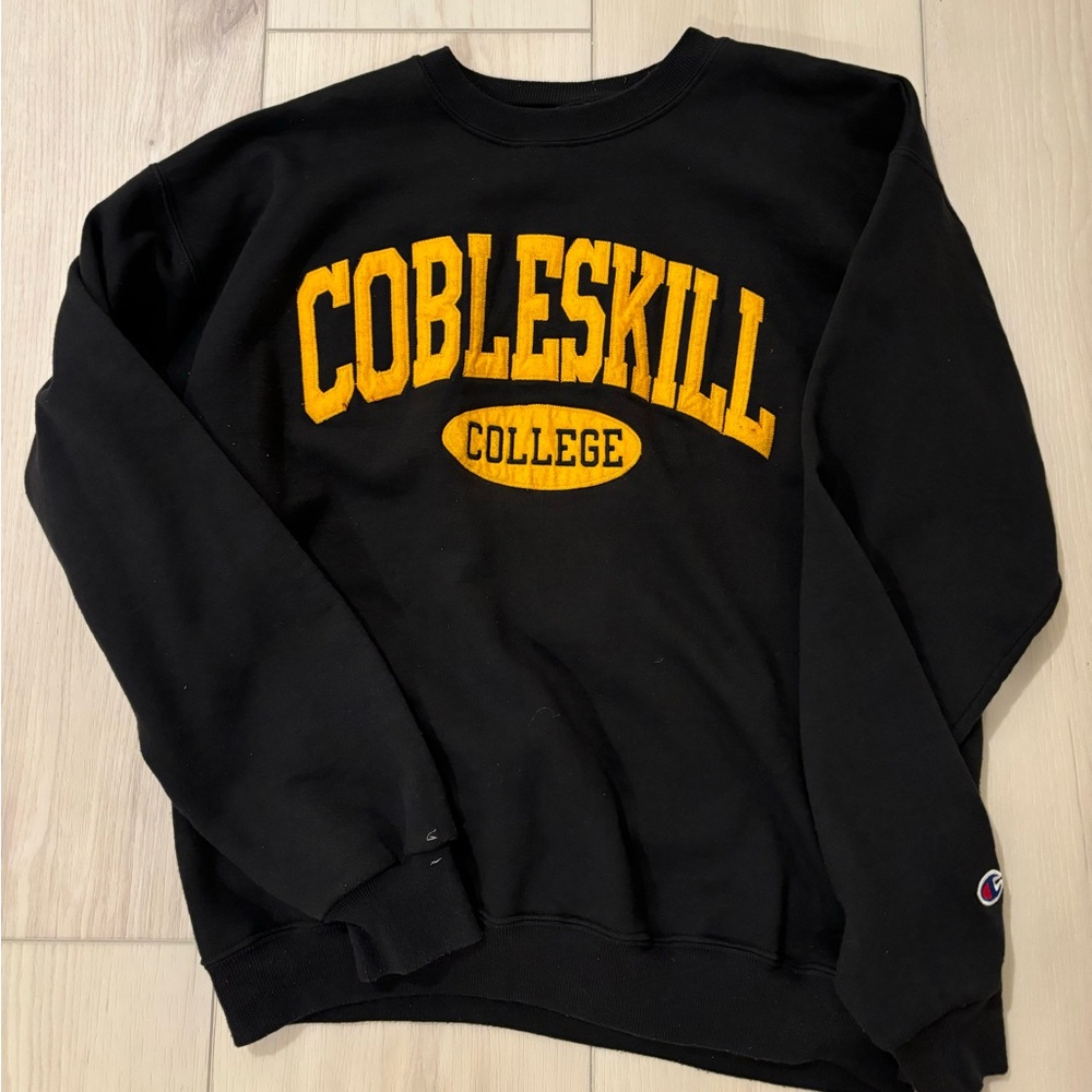 black sweatshirt